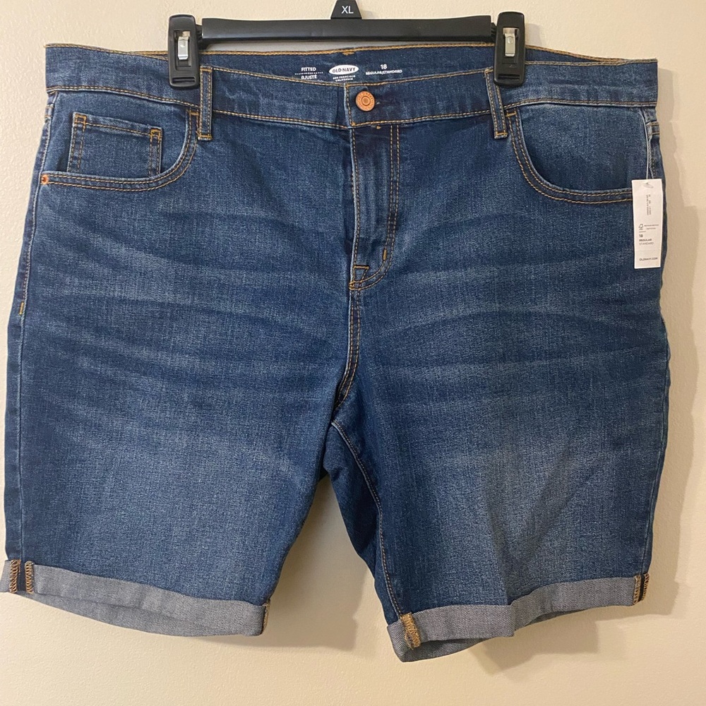 New NWT Old Navy‎ Medium Wash Roll-Up Hem Denim Shorts Size 18 9” Inseam